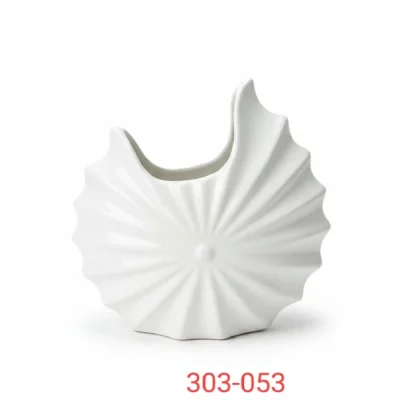 Radiating shell vase